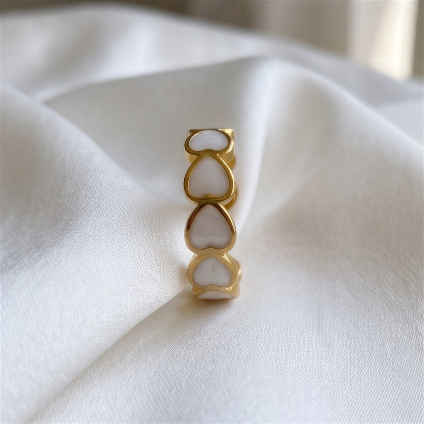 Goldring weiße Emaille Herzen