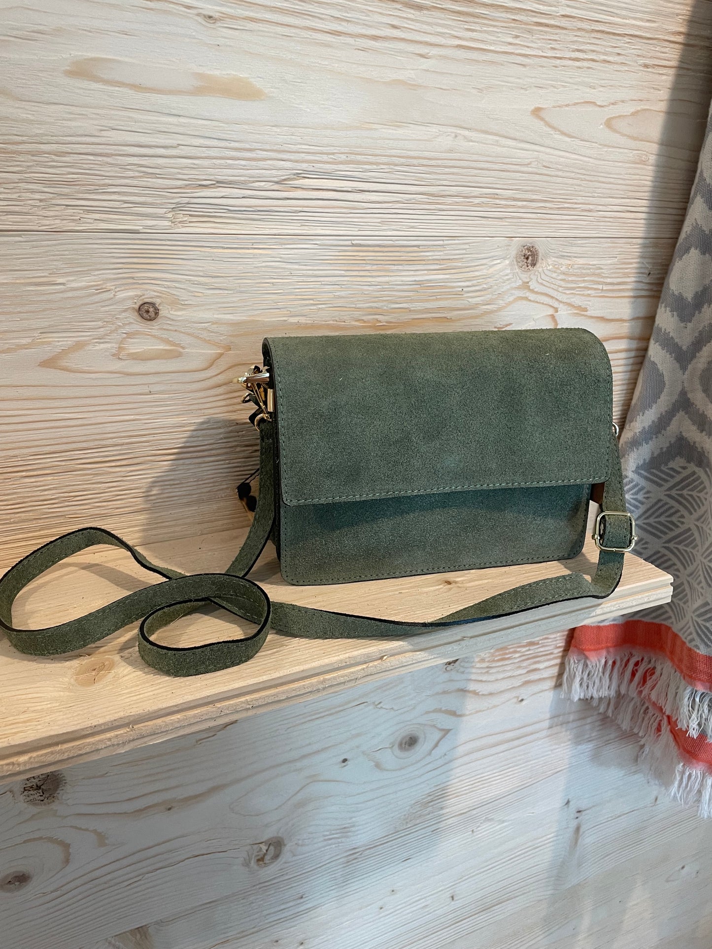 Italienische Echtledertasche Wildledertasche grün