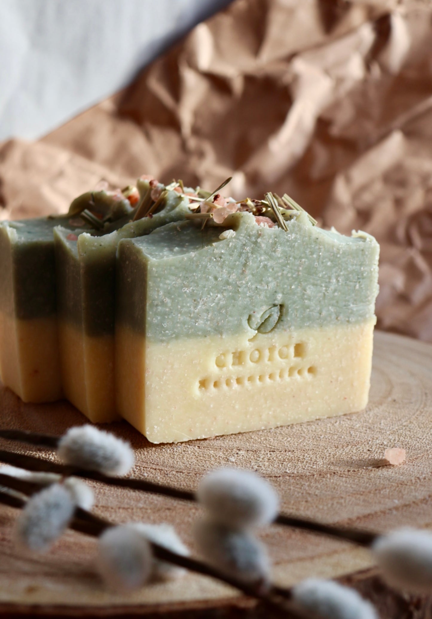 Handgemachte Naturseife aus Zitronengras, Himalayasalz und Kambrischer Tonerde. Tiefgehend reinigend und eine reichhaltige Mineralzufuhr!