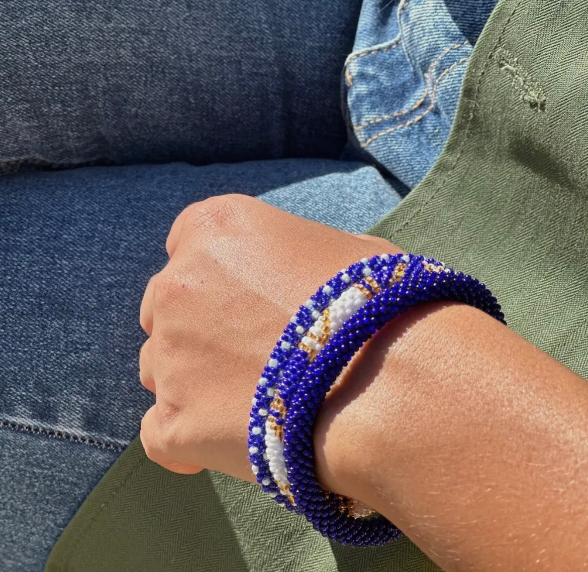 Handgefertigtes Glasperlen Armband glänzend in Royalblau