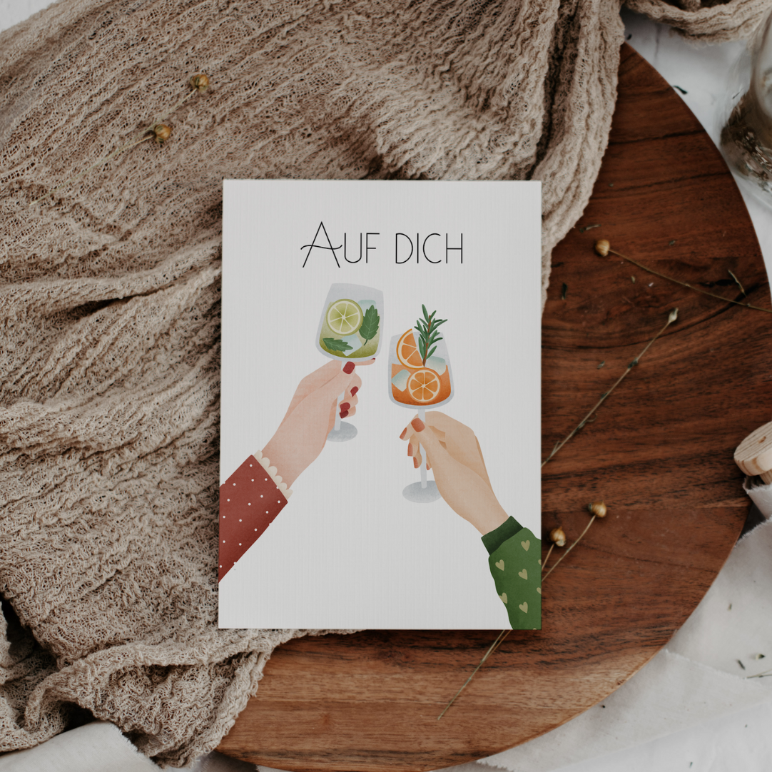 Liebevoll gestaltete Postkarte auf hochwertiges Naturpapier designed in Deutschland. Aufschrift "Auf Dich!"