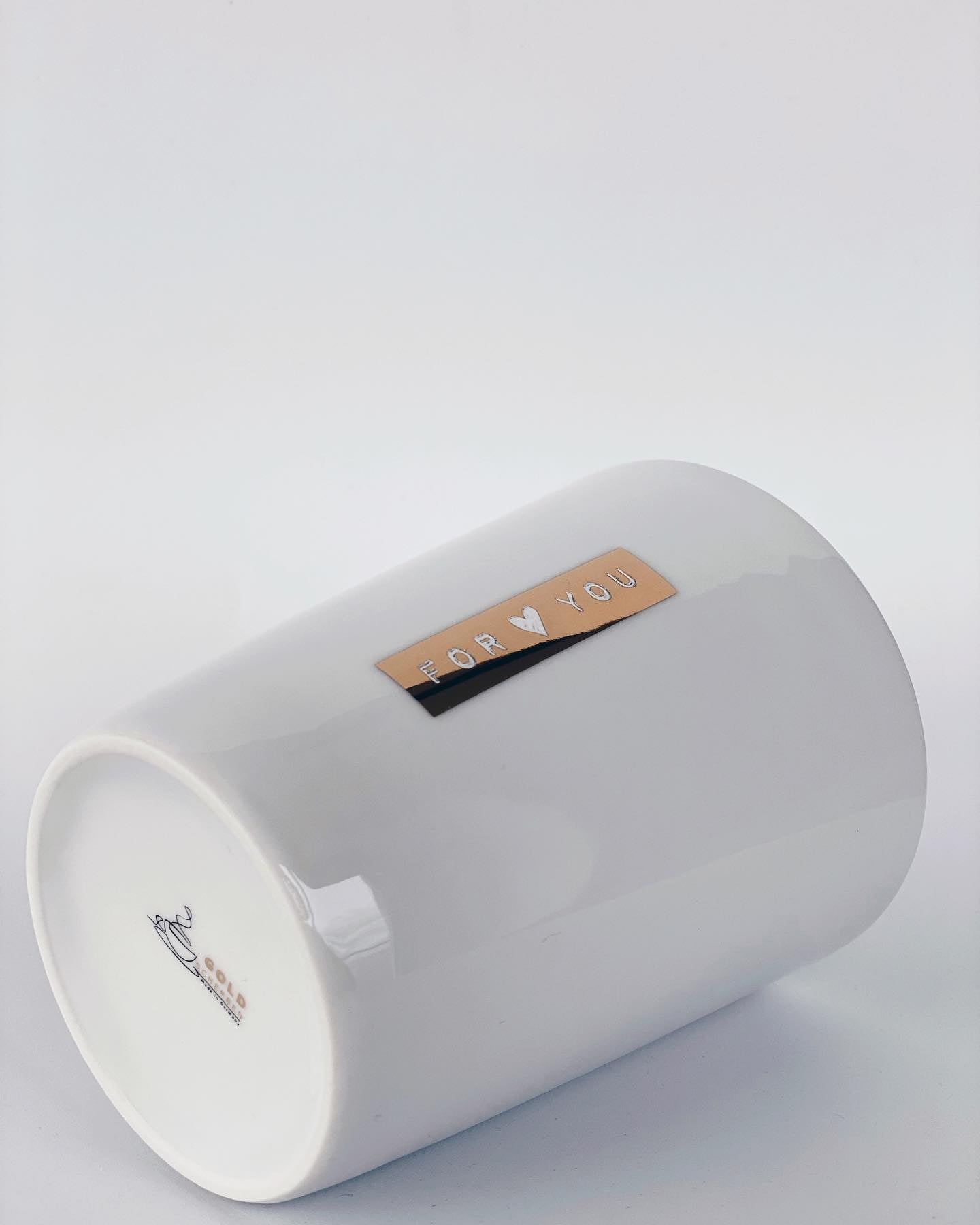 Handgefertigte weiße Porzellan Tasse mit der Aufschrift: "FOR YOU" in Deutschland gefertigt.