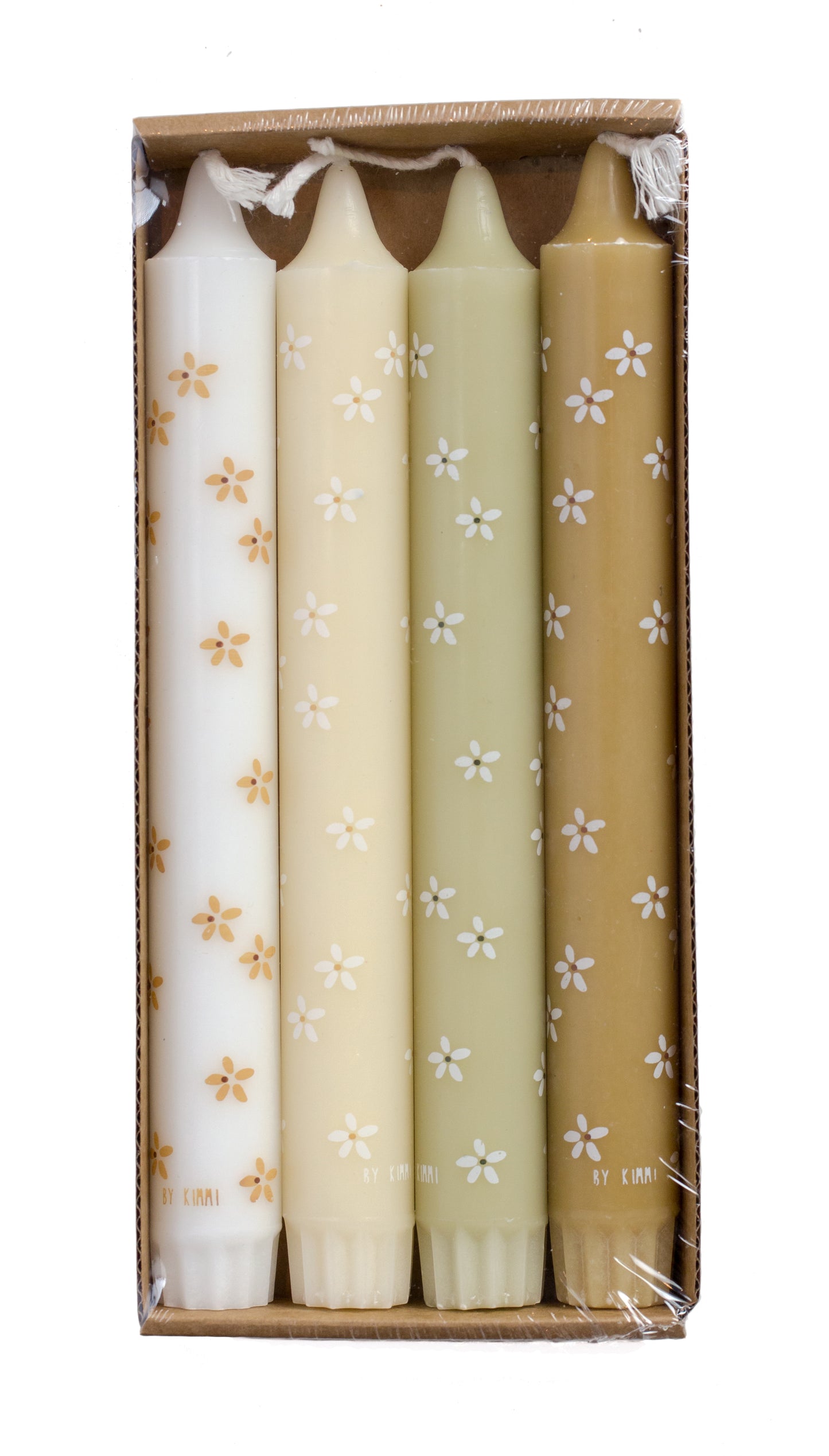 Handgezeichnete Stabkerze im Blümchen print. Weiß, beige, grün und senf Farben. Aus rein natürlichen Materialien und umweltfreundlich.