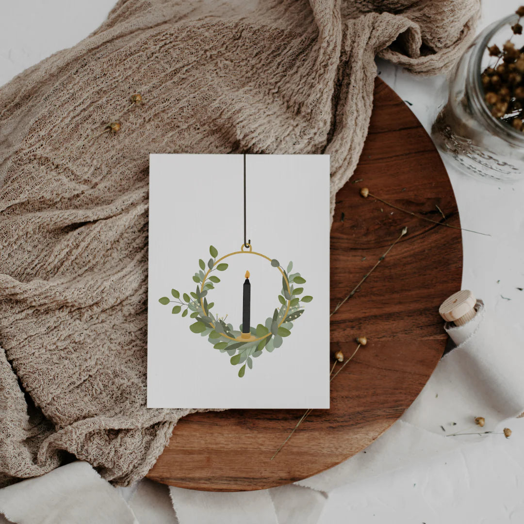 Postkarte Weihnachts- oder Wintergrüße mit Eukalyptuskranz Illustration von Tilda & Theo im A6 Format. Auf hochwertiges Naturpapier gedruckt.