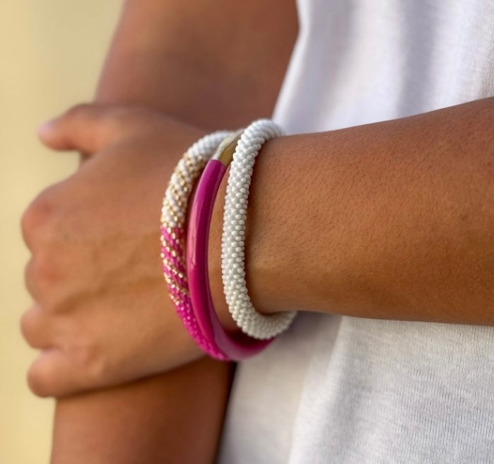 Glasperlenarmband mit weißen Miyuki Perlen. Fair Trade Handgefertigt in Nepal! Farbe: weiß