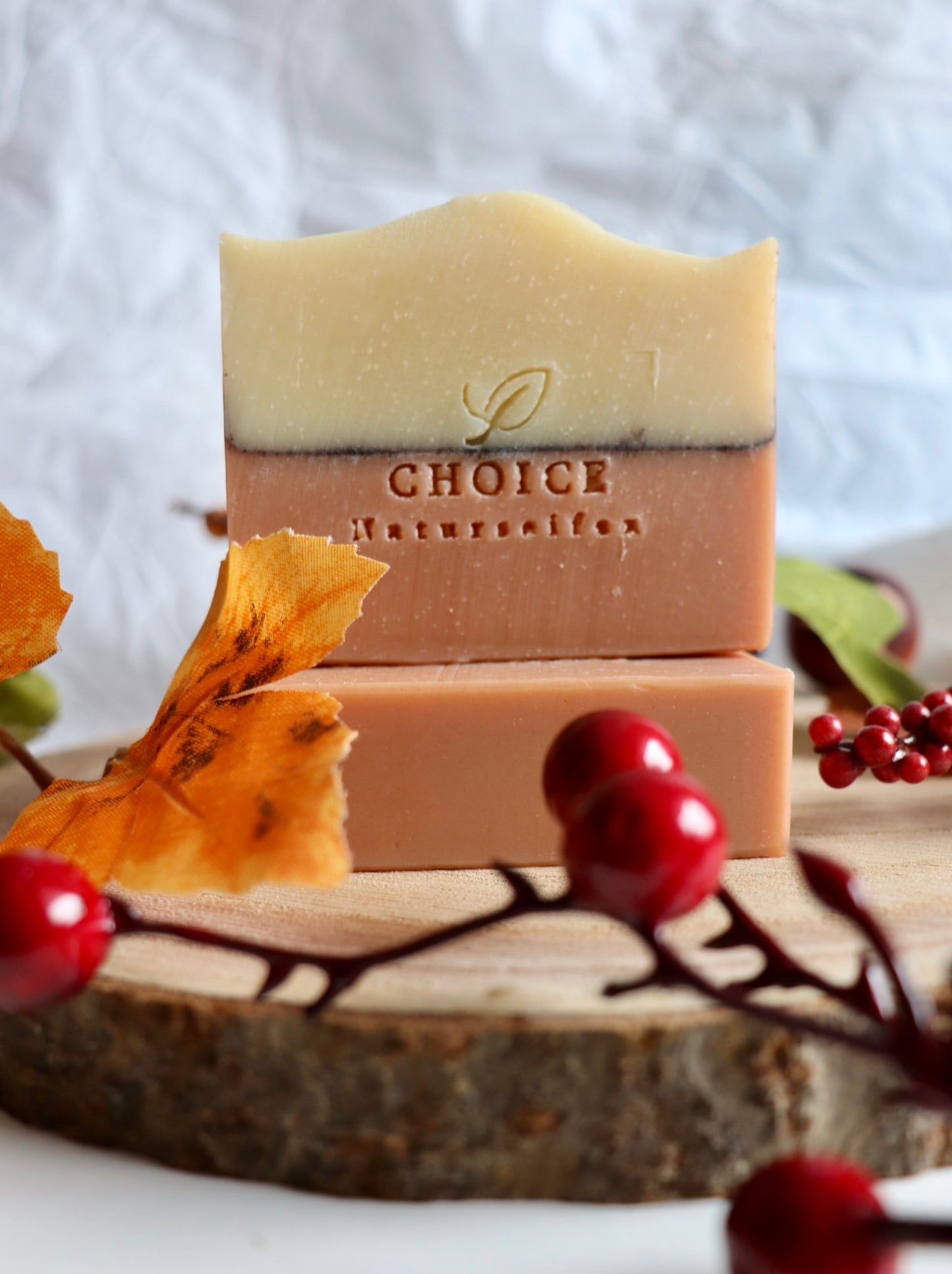 100% natürliche Seife "Orange Clove" mit Kaolin, roter französischer Tonerde und würzigem Duft nach Orangen & Nelken