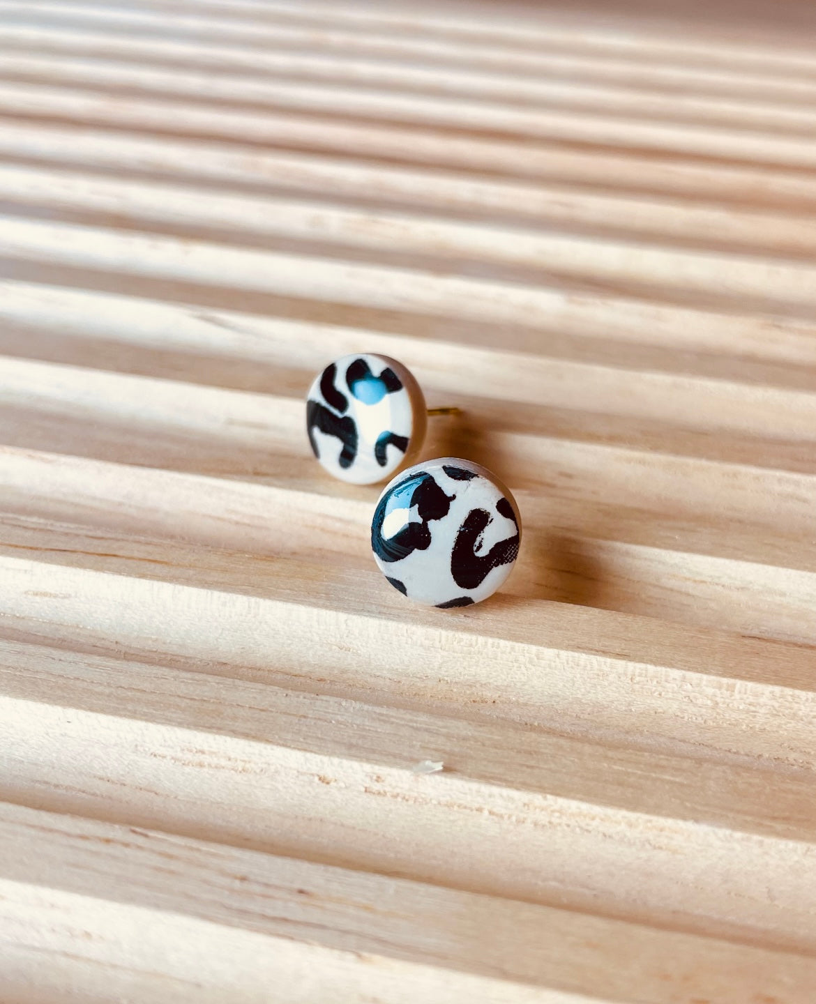 Ohrstecker Leo beige