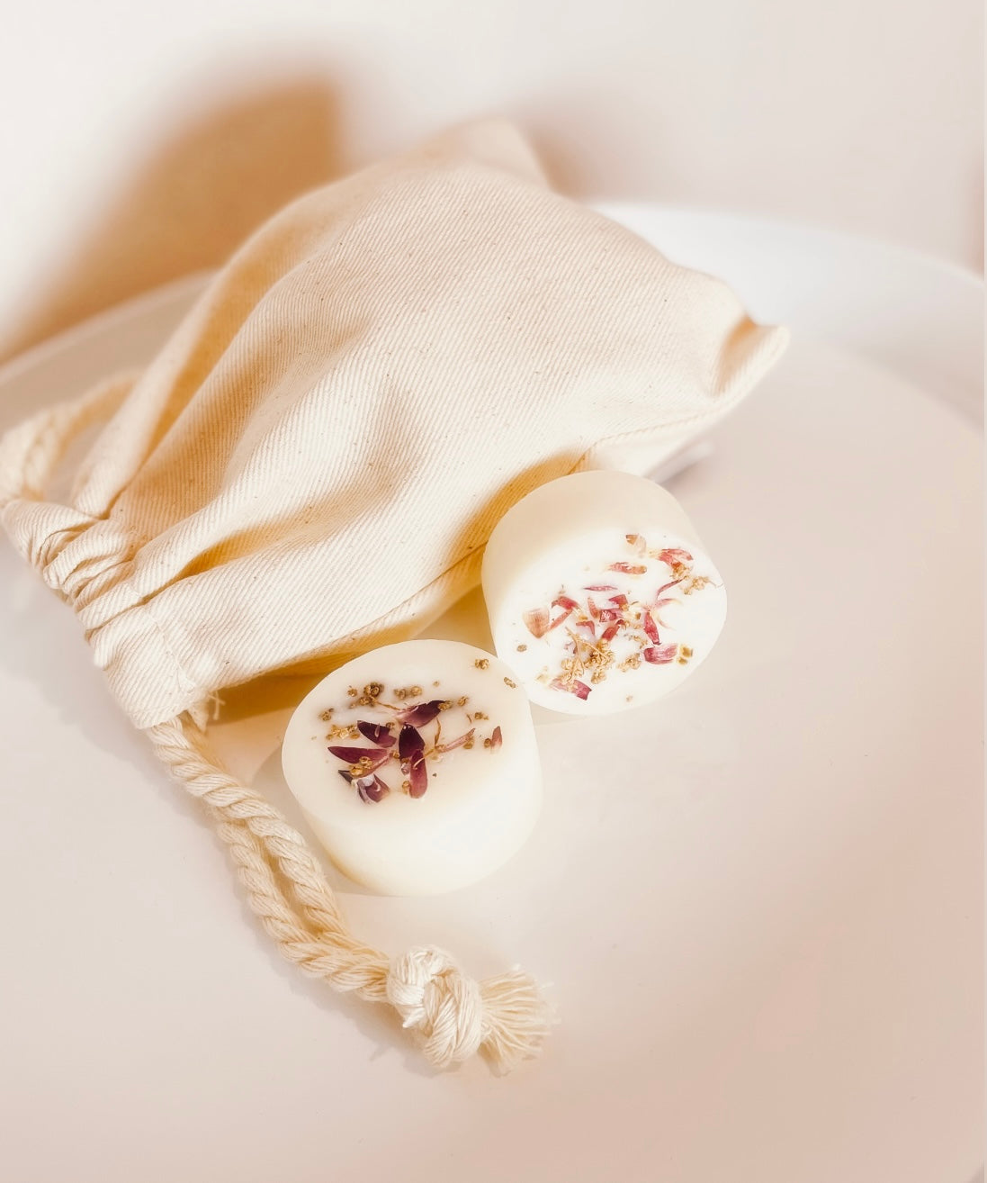 Duftwachs Rhabarberkuchen handgemacht. Basisnoten Vanille und Karamell sorgen für einen süßen und wohltuenden Abschluss.