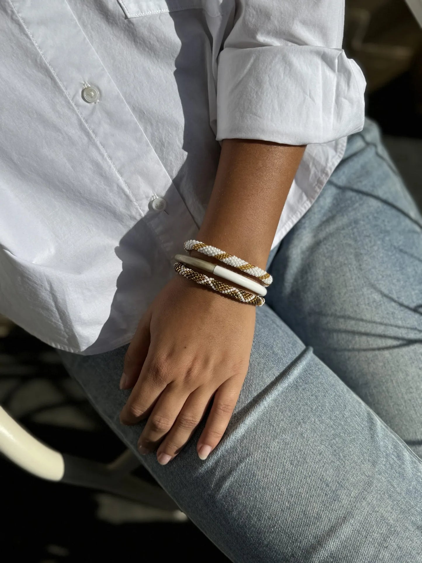 Gasperlen Armband mit Miyuki Perlen. Handgefertigt in der Farbe gold, braun und weiß.