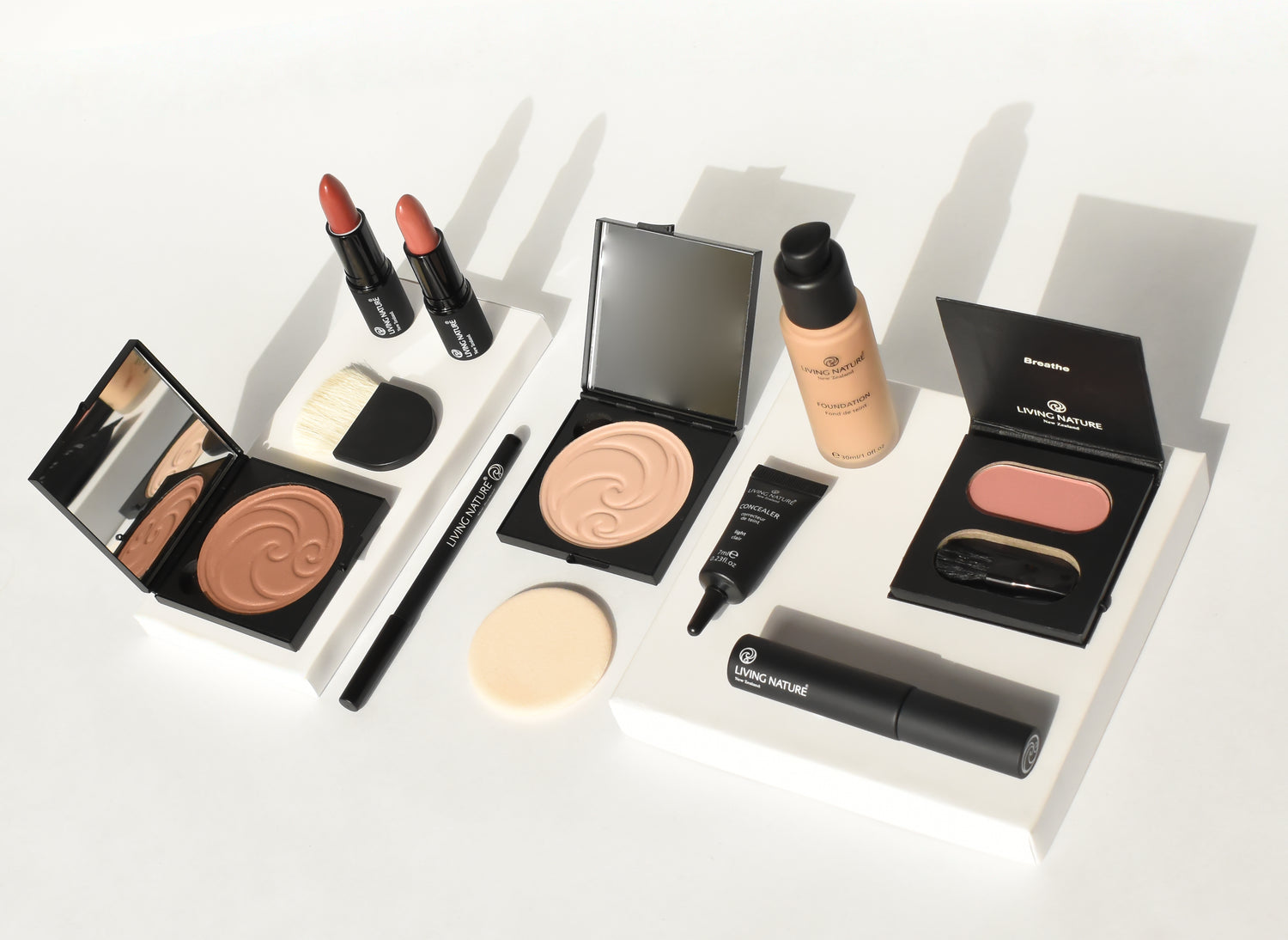 Die Kosmetikprodukte von Living Nature sind 100% Naturkosmetik und enthalten Pflanzenwirkstoffe aus der Natur Neuseelands