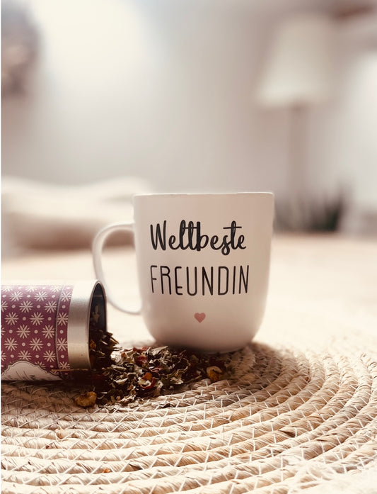 Henkelbecher aus Porzellan mit dem Aufdruck "Weltbeste Freundin". Fassungsvermögen 0,35l