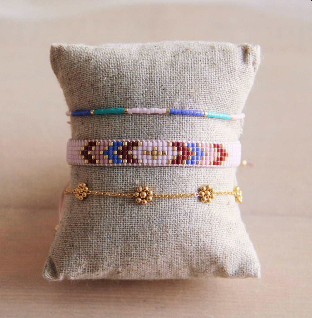 Colour Blocking mit diesem tollen farbenfrohen Perlen Armband in lila/mint. Durch den Schiebeknoten ist es variabel verstellbar. Armband mit Miyuki Glasperlen