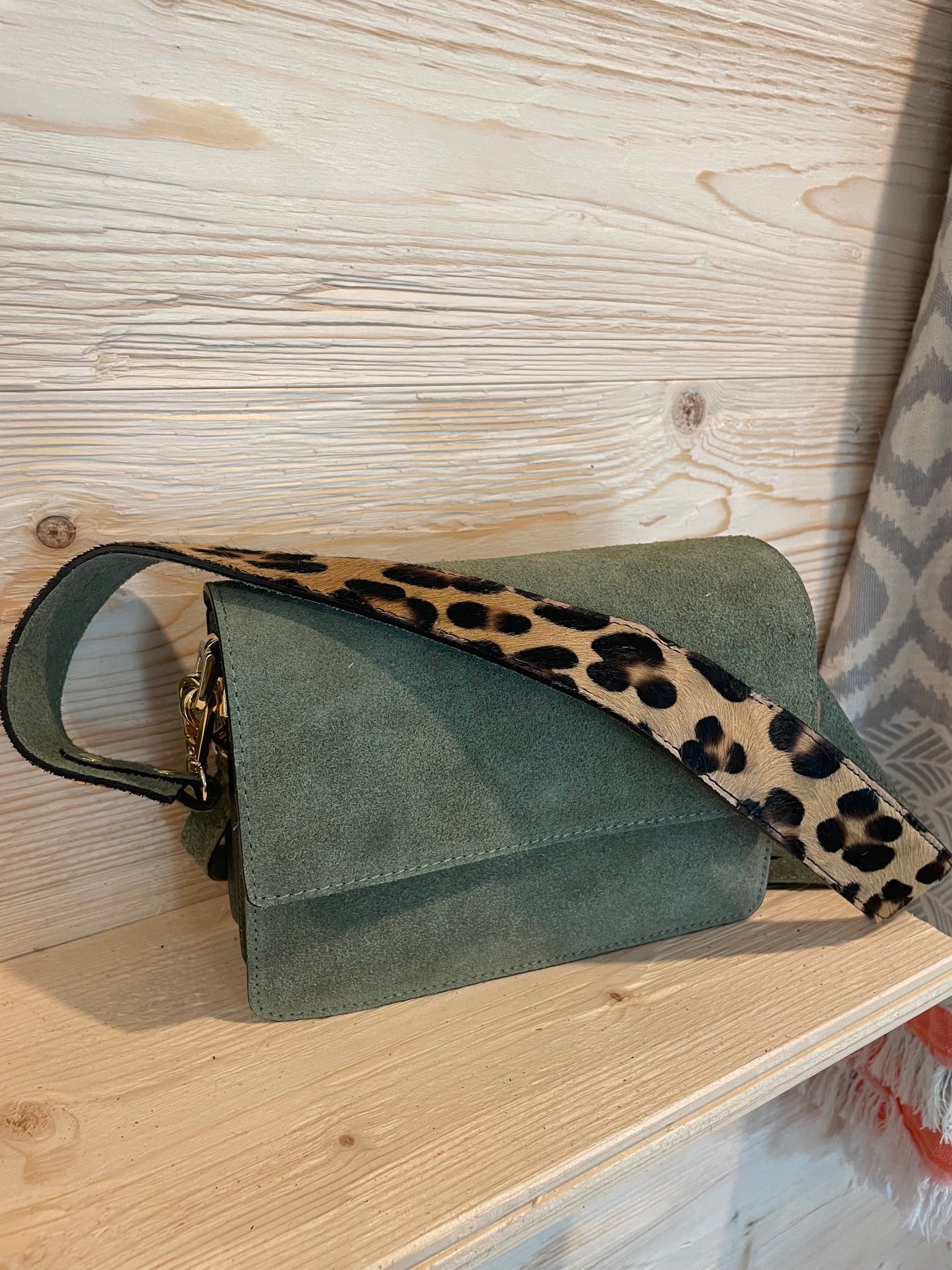 Italienische Echtledertasche Wildledertasche grün