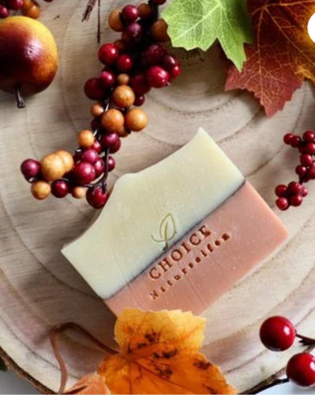100% natürliche Seife "Orange Clove" mit Kaolin, roter französischer Tonerde und würzigem Duft nach Orangen & Nelken