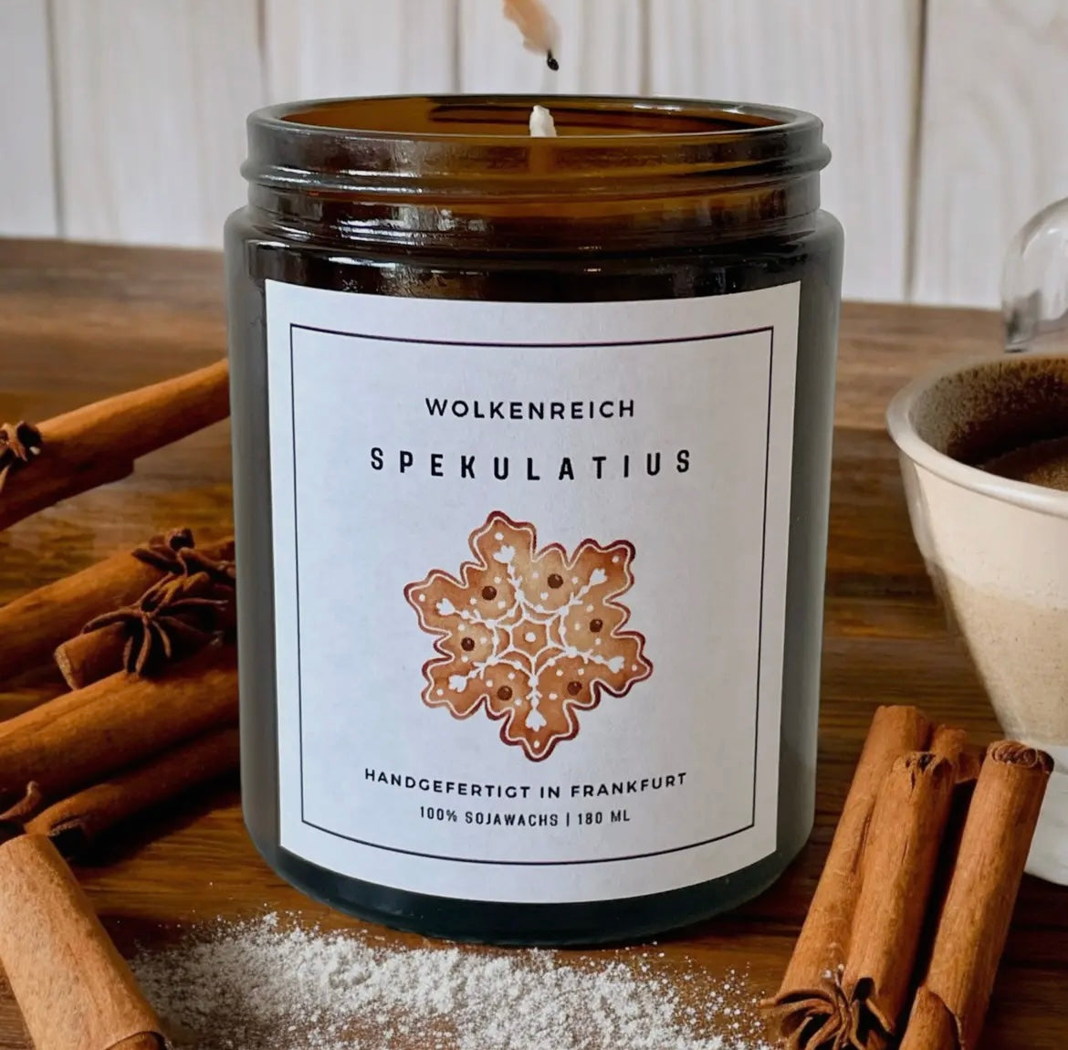 Duftkerze mit 100% Sojawachs und dem Weihnachtsduft: Anis, Lebkuchen, Zimt, Ahornsirup, Karamell, Keks & Vanille