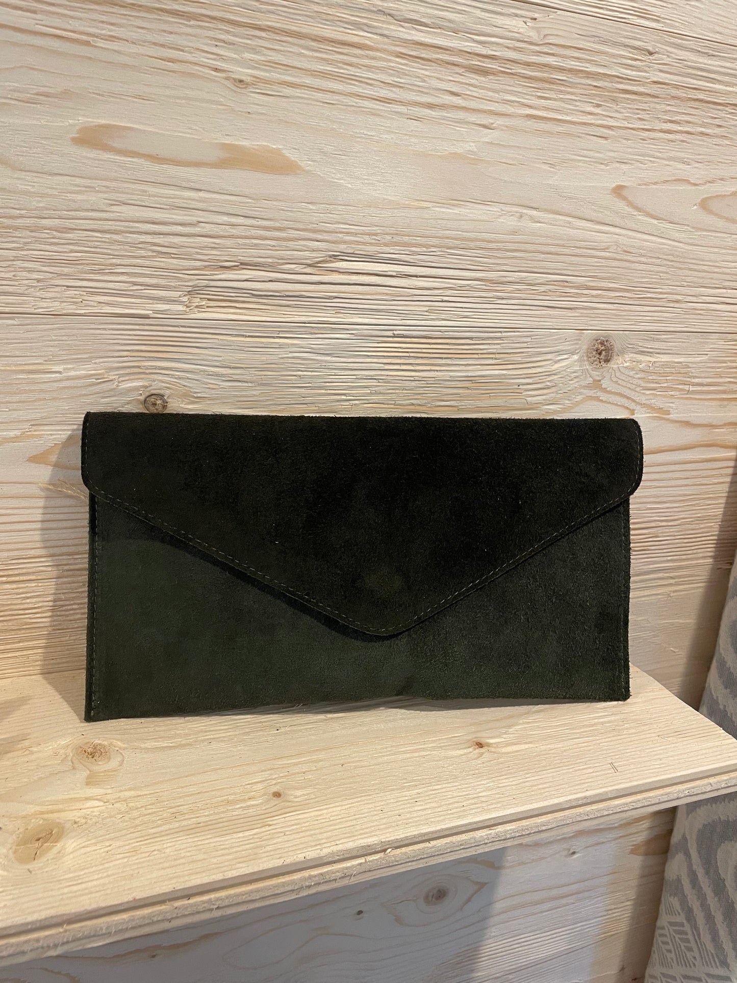 Italienische Echtledertasche Wildleder Clutch dunkel grün