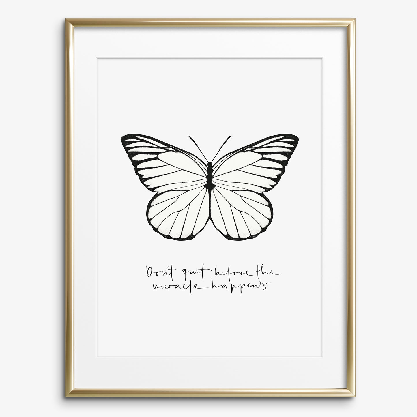 Das Sprüche Poster "Don't quit before the miracle happens" wird auf hochwertigem, 300 g/m² mattem Papier hergestellt.