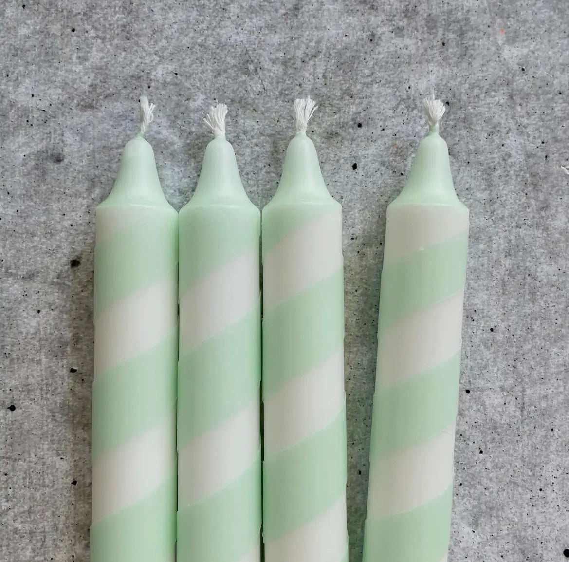 Stabkerze Swirl mint weiß