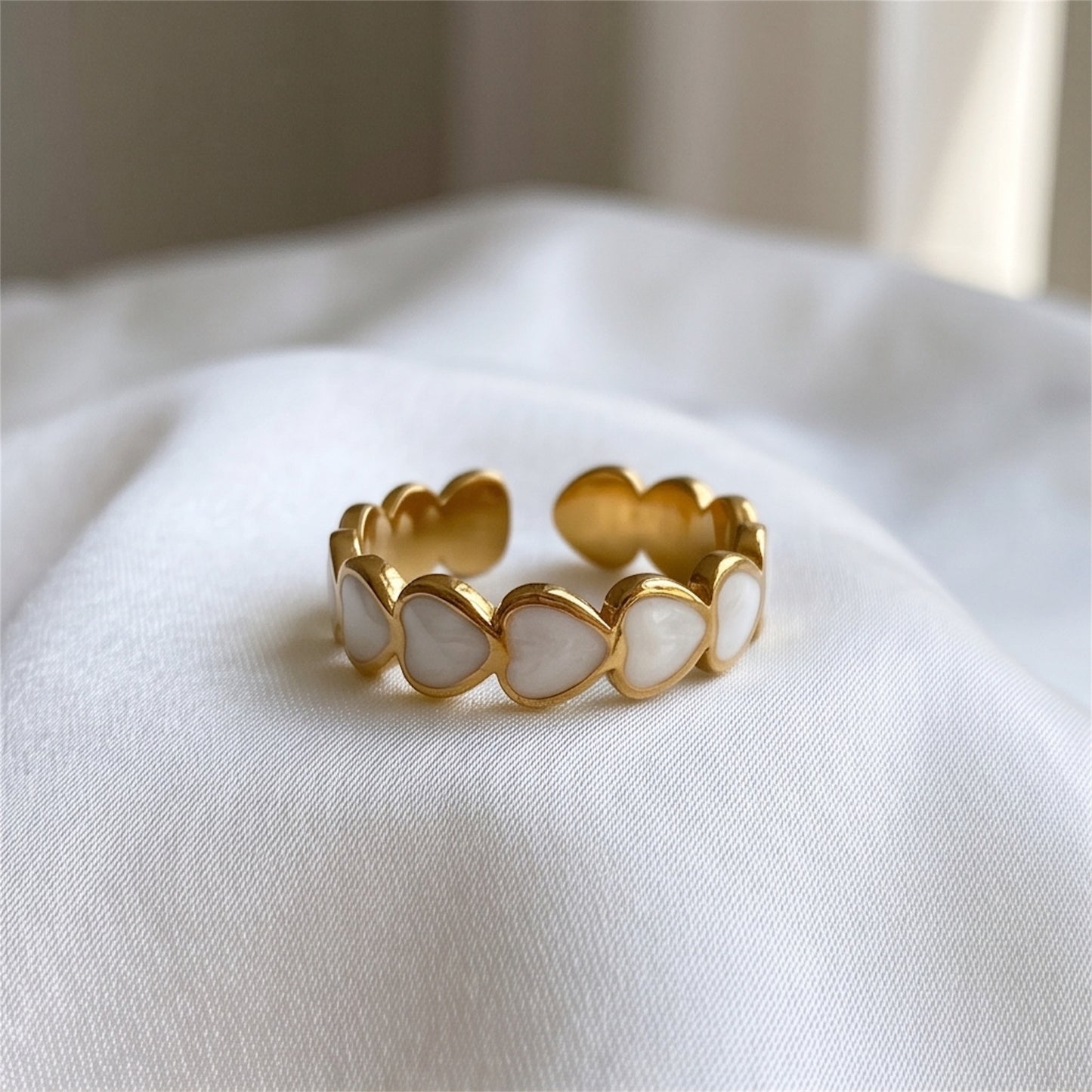 Goldring weiße Emaille Herzen