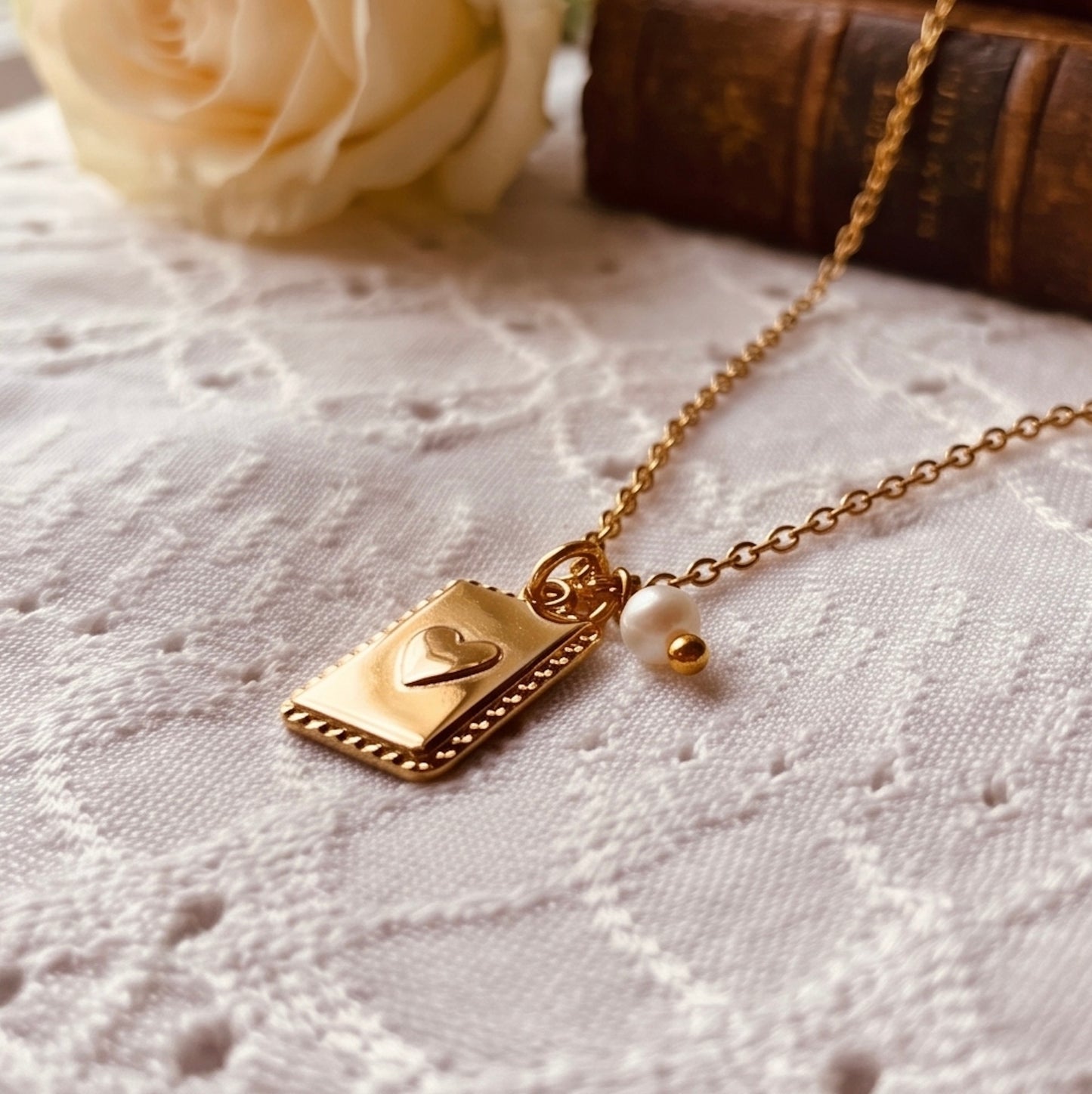 Zarte Medaillon Kette Herzchen