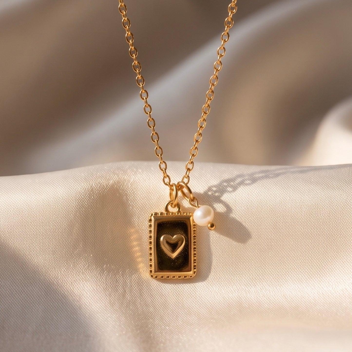 Zarte Medaillon Kette Herzchen