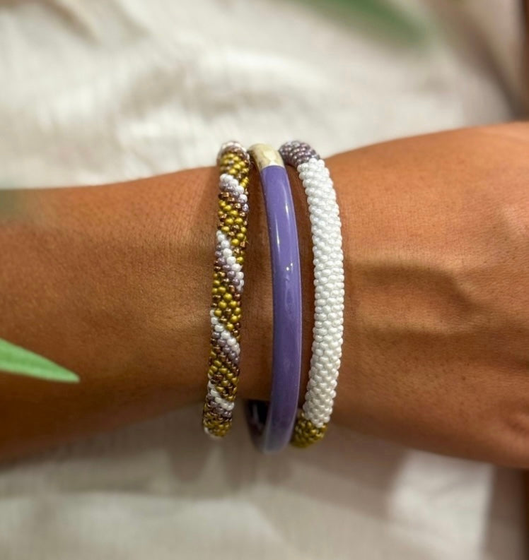 Handgefertigtes Glasperlenarmband mit Miyuki Perlen. Fair Trade Handgefertigt in Nepal! Farbe: weiß, Senf und Flieder