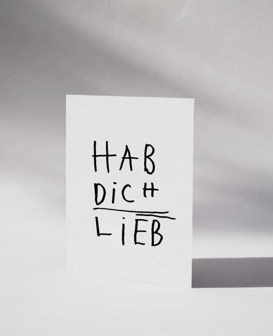 Lass dich verzaubern von den liebevoll gestalteten Postkarten auf hochwertiges Naturpapier und 100 % Recyclingpapier. Hier erhältst du natürliche Postkarten kreiert und designed in Deutschland. Aufschrift " Hab Dich Lieb"
