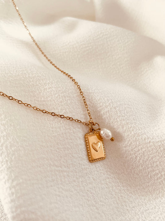 Zarte Medaillon Kette Herzchen