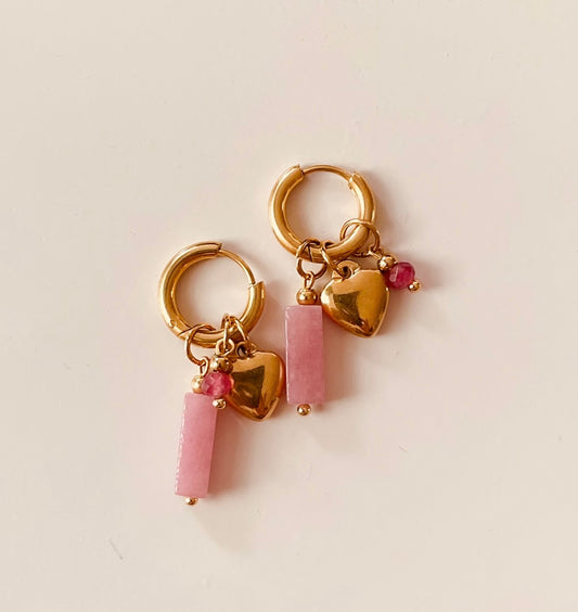 Goldene Klick Creolen mit Edelstahl Herzchen Anhänger und Rosé und pinke Steinchen