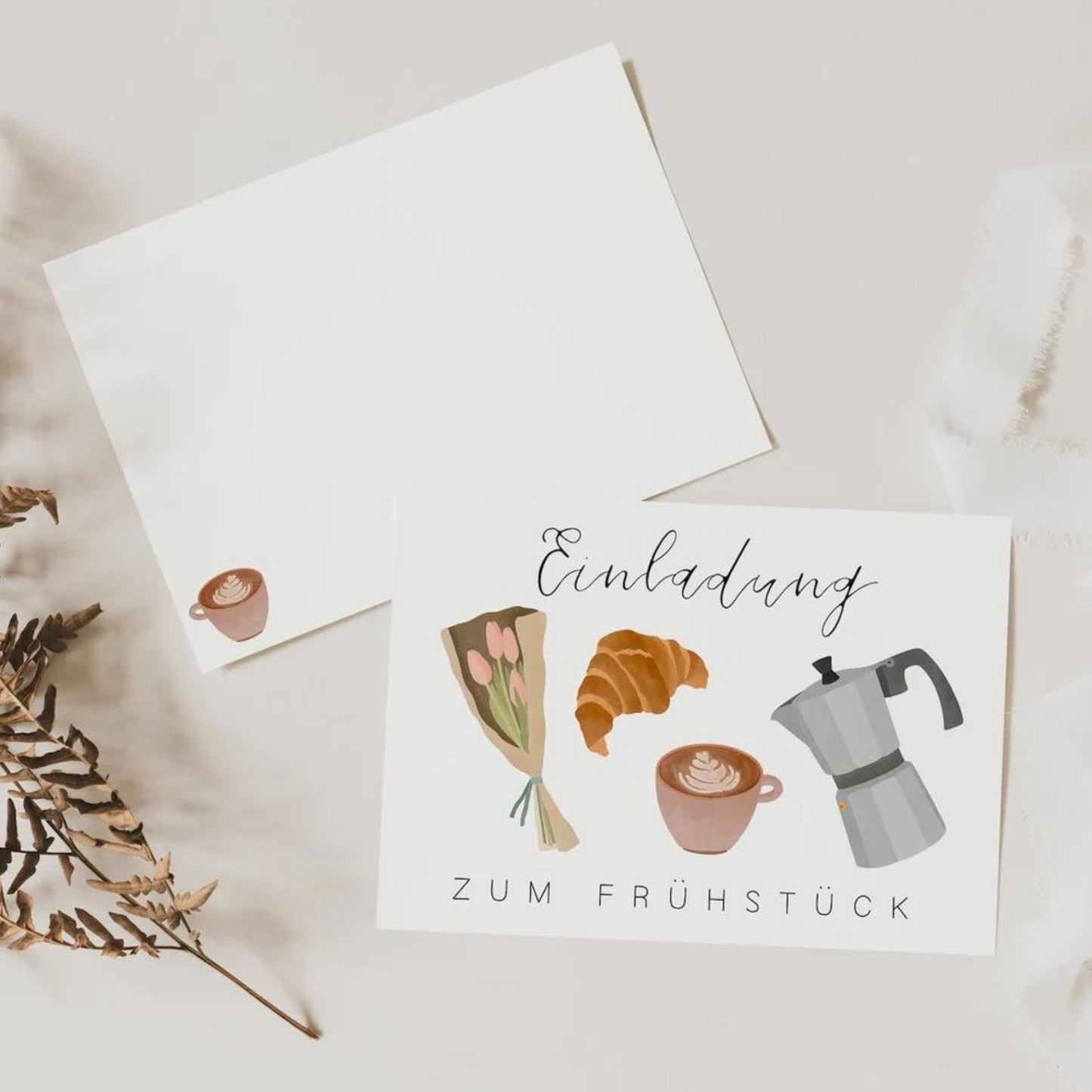 Liebevoll gestaltete Postkarte auf hochwertiges Naturpapier designed in Deutschland. Aufschrift "Einladung zum Frühstück!"