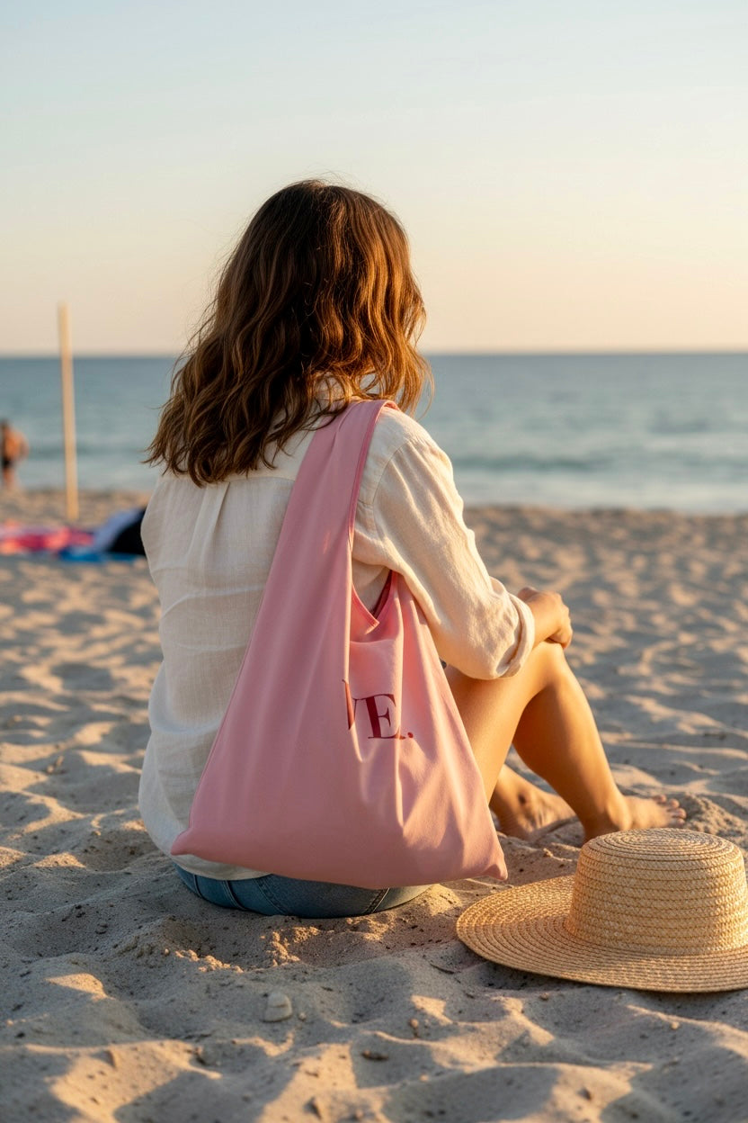 Faltbarer wasserabweisender Shopper rosa/pink Muster mit Aufschrift „Violà“ ! Für Einkäufe oder als Strandtasche verwendbar. Praktisch mit Aufbewahrungs Beutel.  