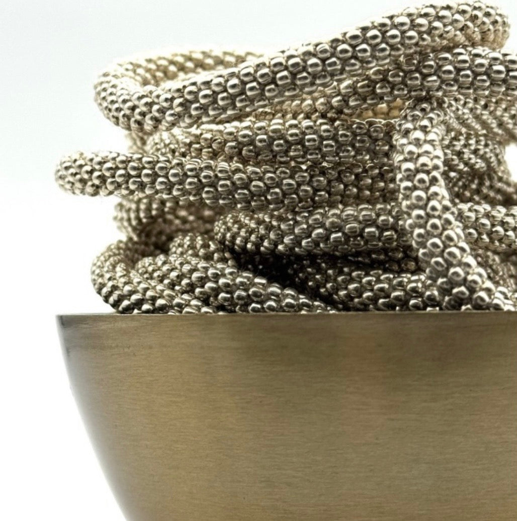 Handgefertigtes Gasperlen Armband aus Nepal mit Miyuki Perlen in glänzenden Silber Miyukiperlen!