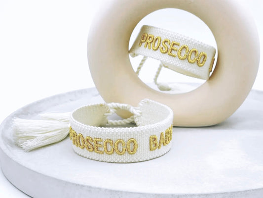 Tolles Statement Armband im Bohostyle Farbe Ecru mit goldener Aufschrift "Prosecco Baby"