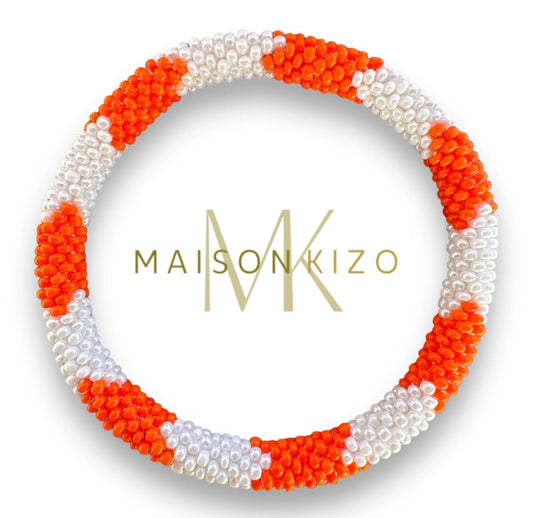Glasperlenarmband mit weiß und orange Miyuki Perlen. Fair Trade Handgefertigt in Nepal!