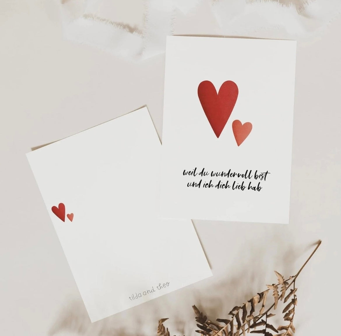 Lass dich verzaubern von den liebevoll gestalteten Postkarten auf hochwertiges Naturpapier und 100 % Recyclingpapier. Hier erhältst du natürliche Postkarten kreiert und designed in Deutschland. Aufschrift " Weil du wundervoll ist und ich dich lieb hab.