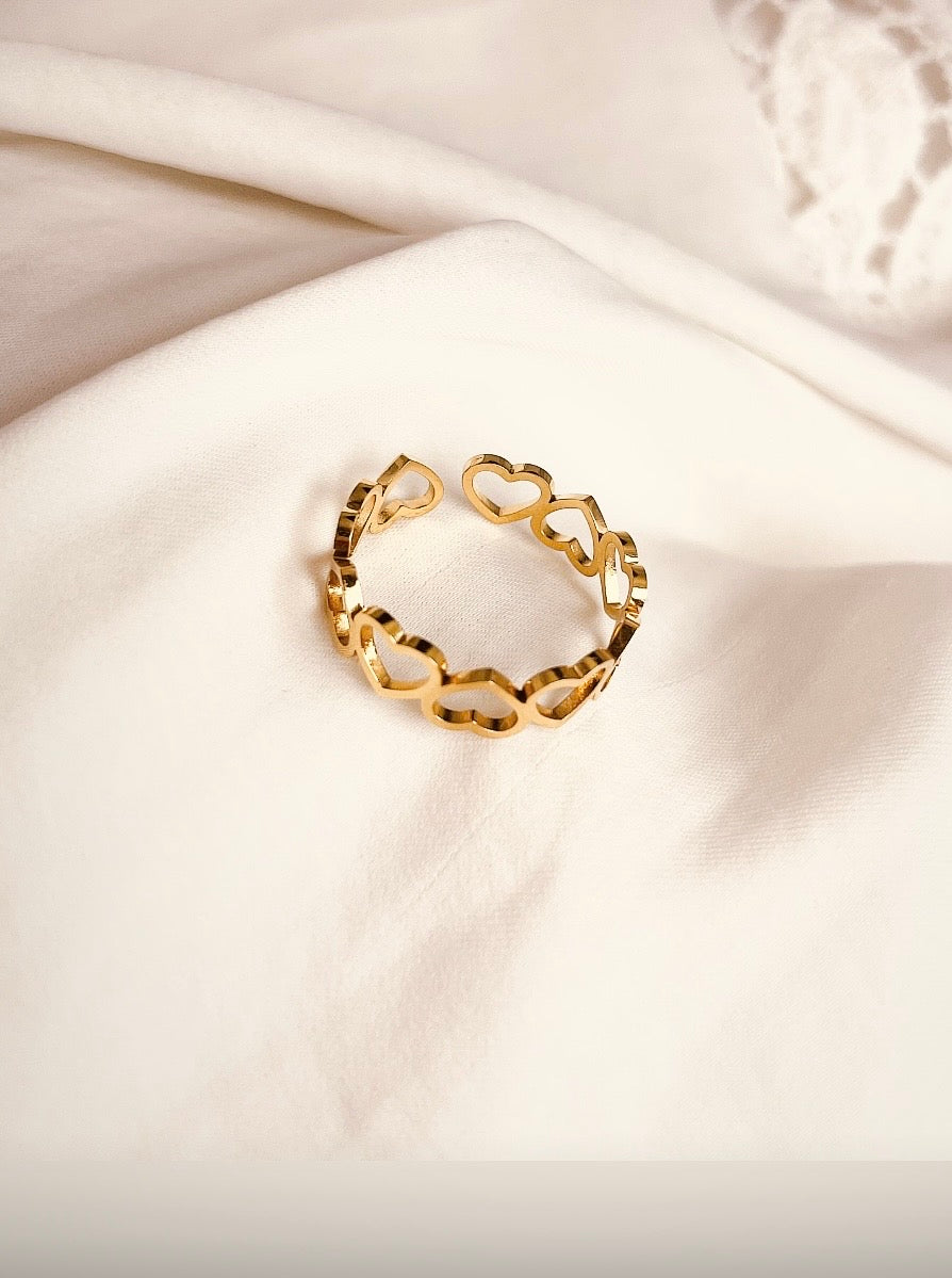 Ring aneinandergereihte Herzen