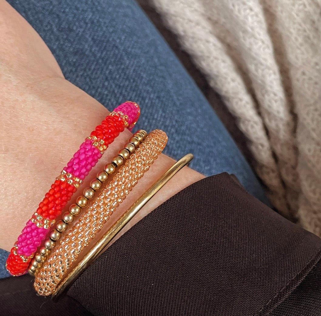 Handgefertigtes Gasperlen Armband aus Nepal mit Miyuki Perlen in rot, pink und Gold