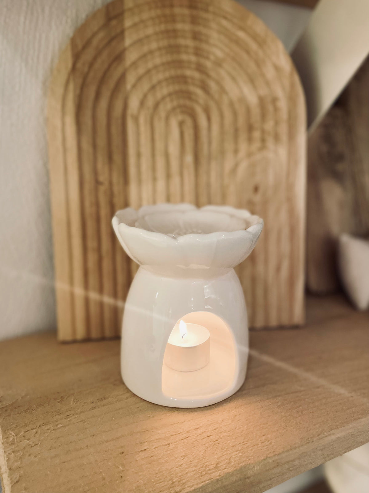 Duftlampe mit Teelicht , verziert mit einer Pfingstrosen-Blüte