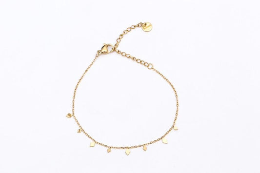 Feines, zartes gold Edelstahl Glieder Armband mit kleinen angehängten Rauten. 