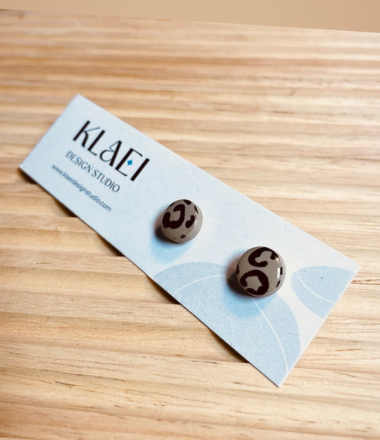 Ohrstecker Leo Taupe