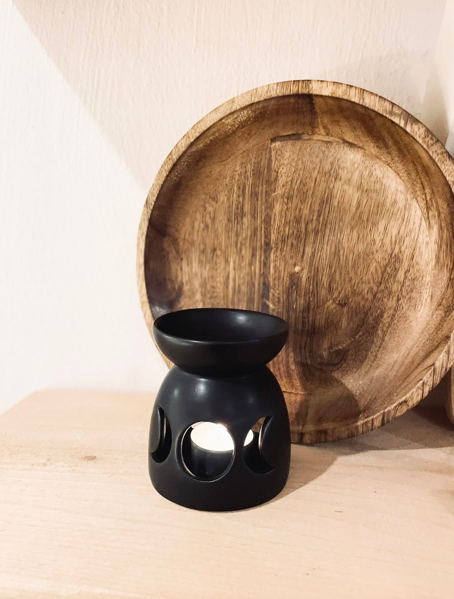 Schwarz-anthrazitfarbene Keramik-Duftlampe mit ausgeschnittenem Dreifachmond-Design in matter Optik