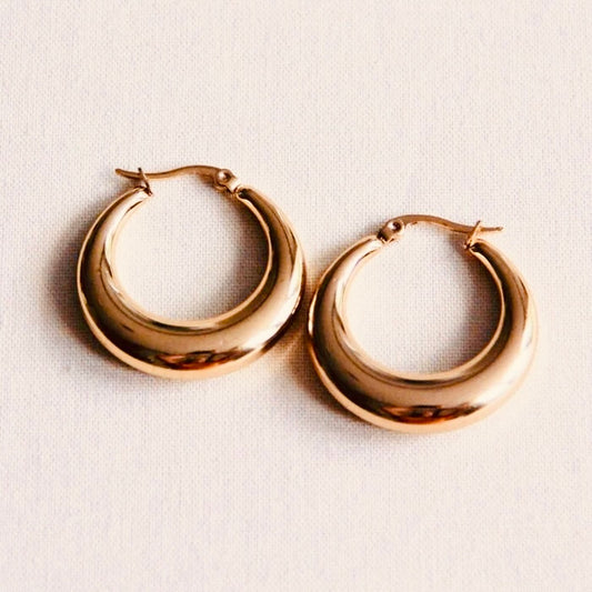 Schicke glänzende Edelstahl Creolen im Hoop Design mit Klick Verschluss 