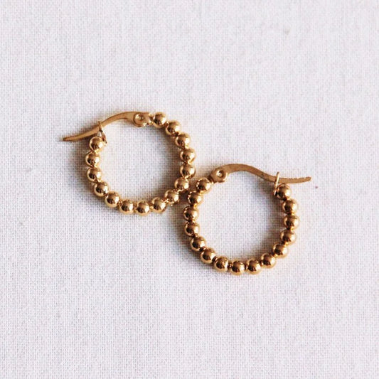 Edelstahl Gold Creole mit aneinander gereihten Gold Kügelchen. Durchmesser 20mm
