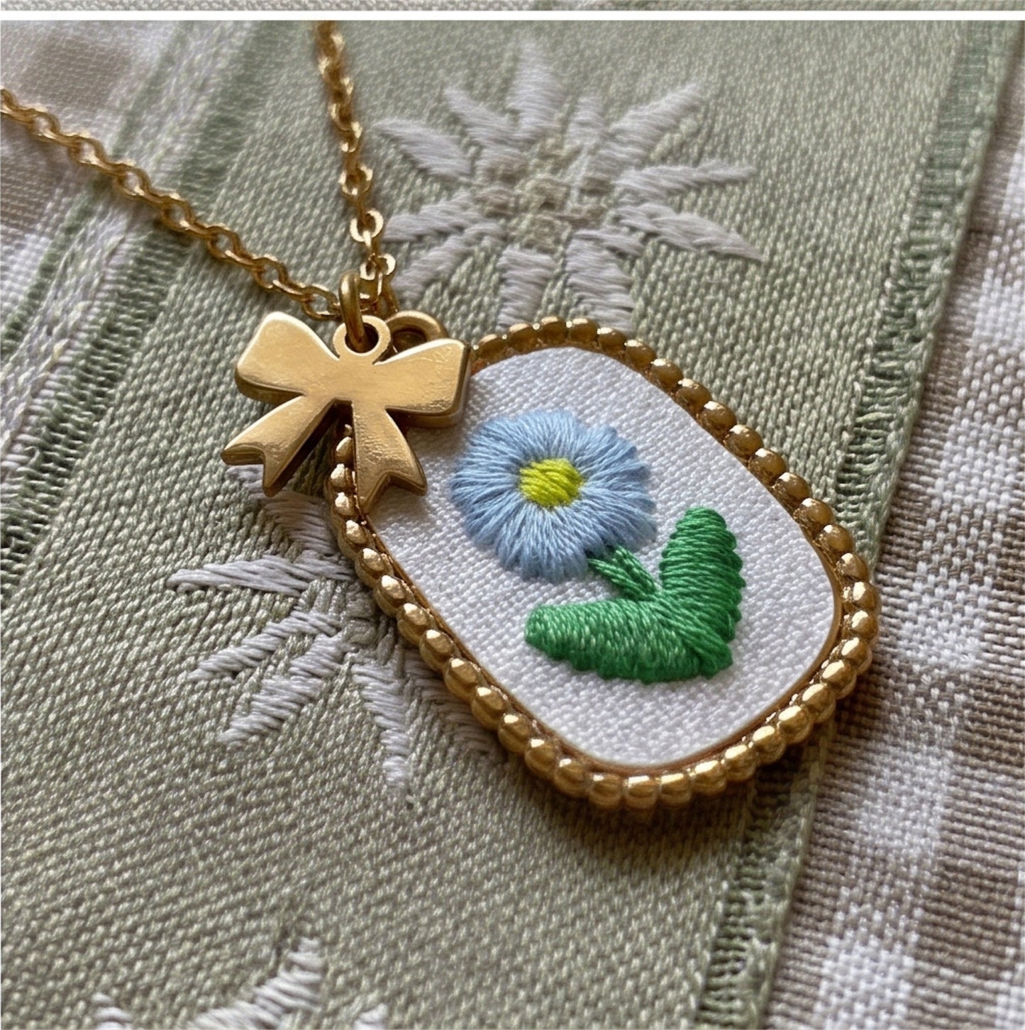Feine Dirndl Kette "Vergissmeinnicht"