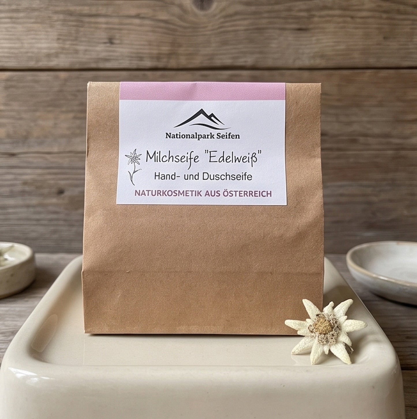 Milchseife Edelweiß verpackt im nachhaltigen Papiertütchen von JUST Beauty & Lifestyle