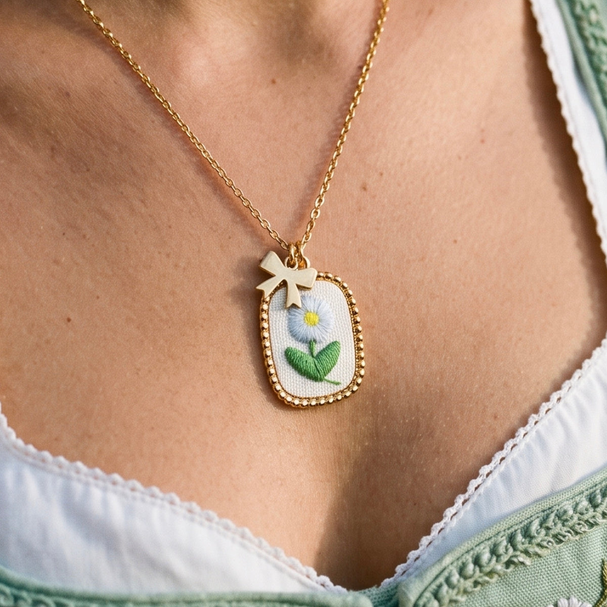 Feine Dirndl Kette "Vergissmeinnicht"