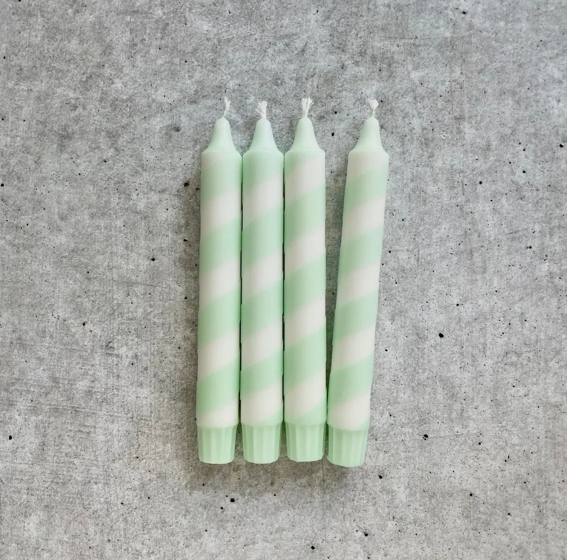 Stabkerze Swirl mint weiß