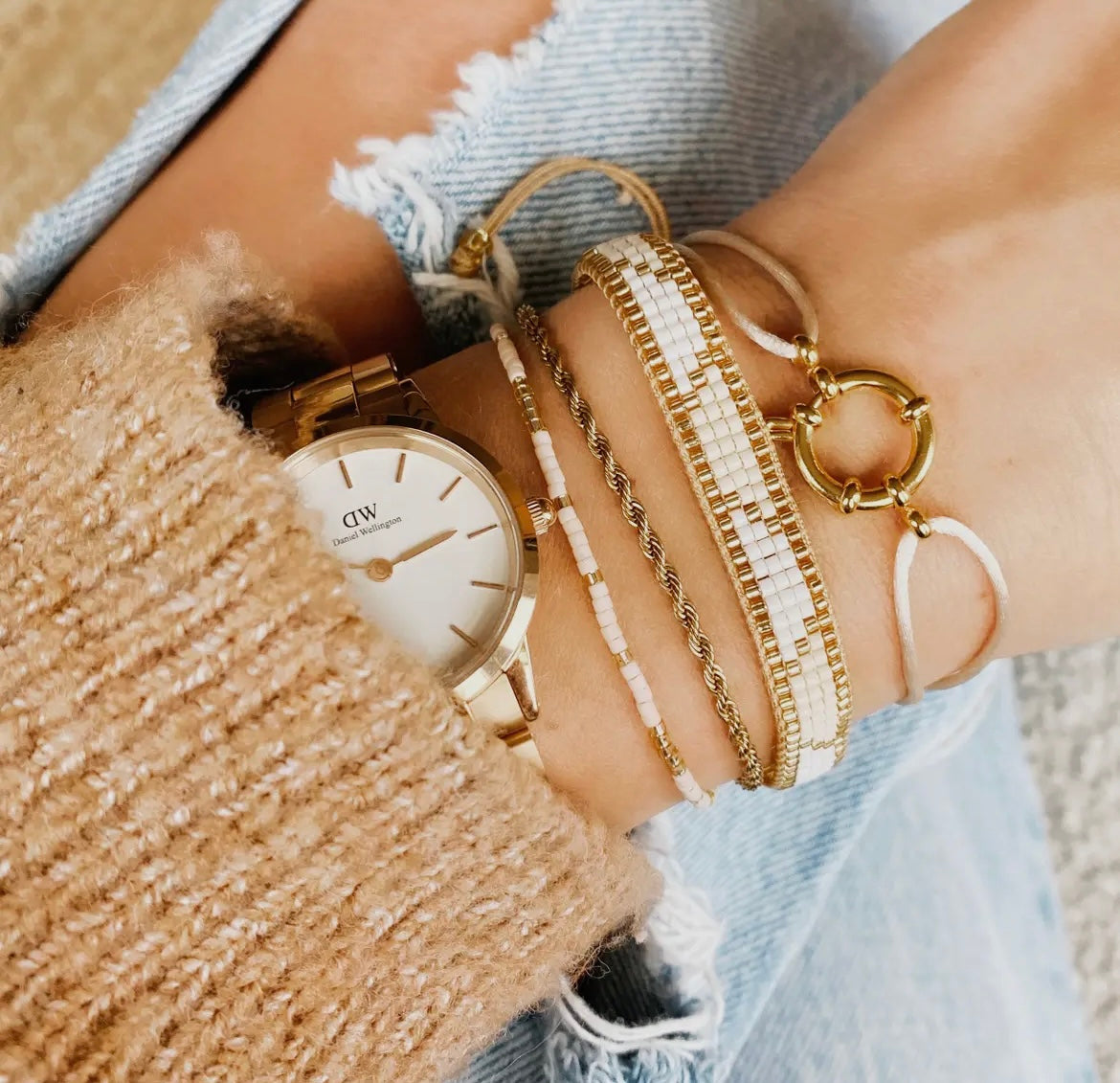 Handgefertigte und gewebte Perlen Armbänder und  goldene Edelstahl Armbänder in höchster Qualität 
