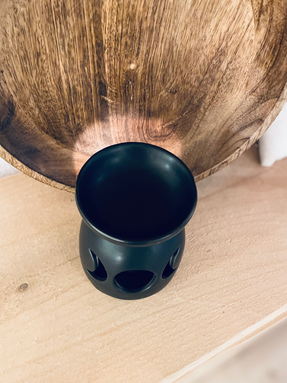 Schwarze Keramik Duftlampe  mit Dreifachmond-Design