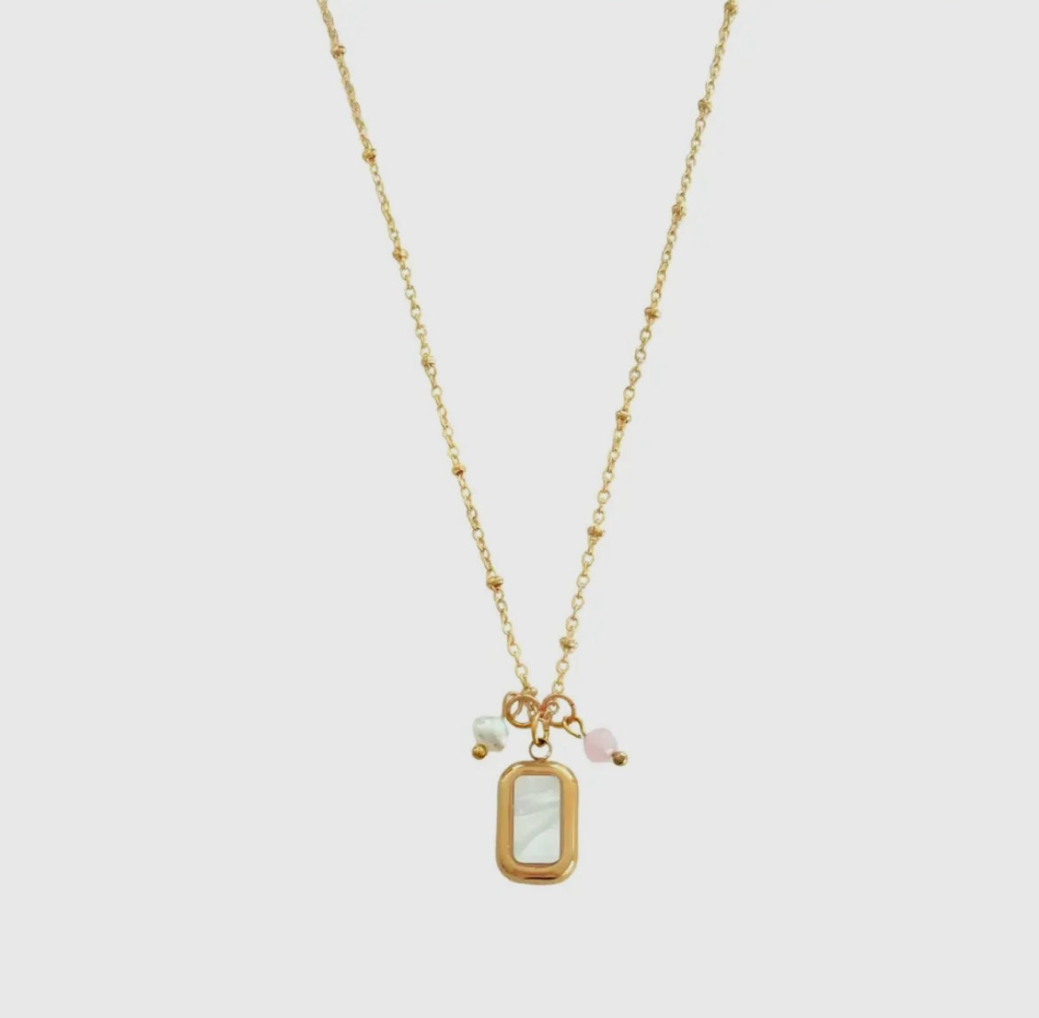 Edelstahlkette mit Muschel Anhänger, und einem kleinen Perlen- und Jade-Anhänger!